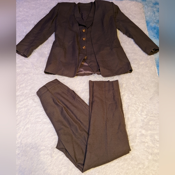 Renlyn 3pc outfit - Picture 2 of 15